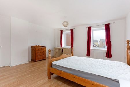 4 bedroom terraced house to rent - Photo 3