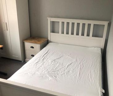 6 bedroom private hall to rent - Photo 1