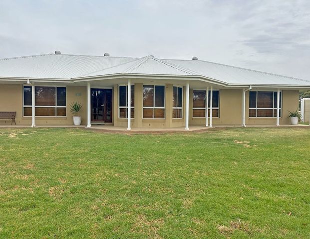 Set on the edge of town - Photo 1