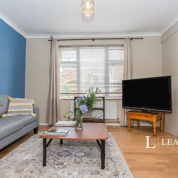 4 bedroom bungalow to rent - Photo 1