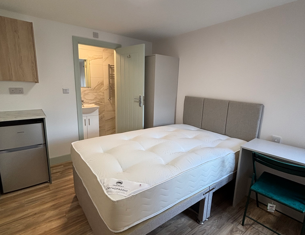 Whippendell Road Room 3 - Photo 1