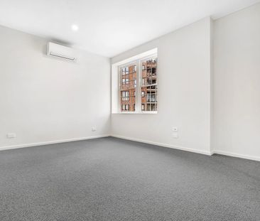 BRAND NEW & STUNNING MODERN TOWNHOUSE ! - Photo 6