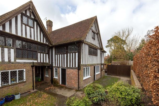 Recently refurbished 2 bedroom terraced house in Grade II listed building in the heart of Brenchley village - Photo 1