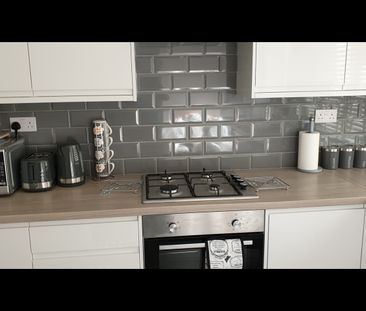 Room in a Shared House, Whitehawk Road, BN2 - Photo 1
