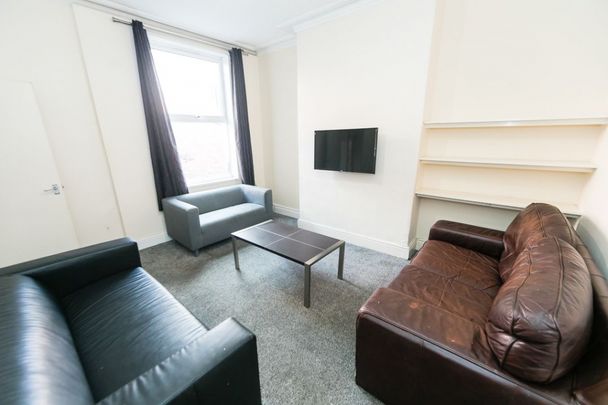 Manor Drive, Leeds - Photo 1