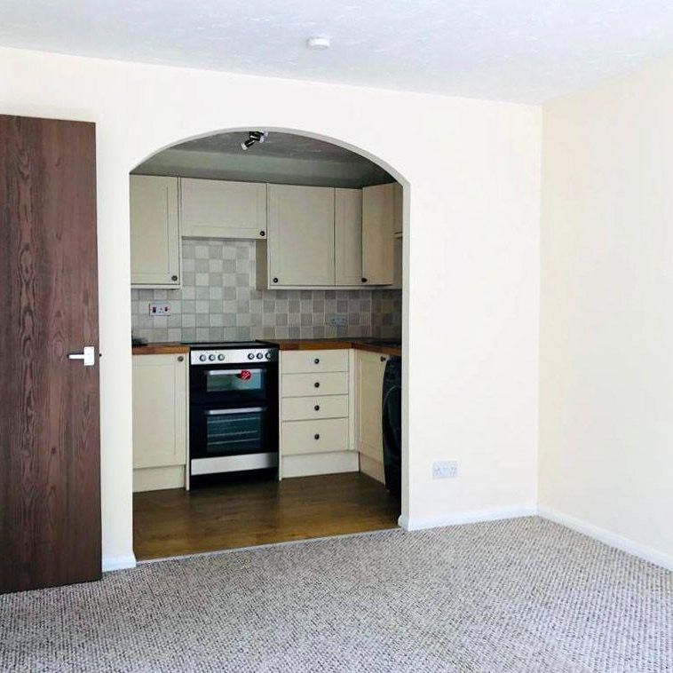 1 bed flat to rent in White Rose Lane, Woking, GU22 - Photo 1