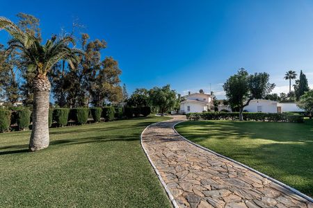 5 bedroom luxury Villa for rent in San Pedro de Alcántara, Spain - Photo 2