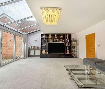 Louden Square, Earley, Reading, RG6 - Photo 2