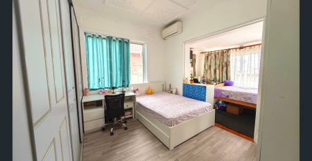 New Renovated 4 Spacious Bedrooms with Sunroom - Photo 5