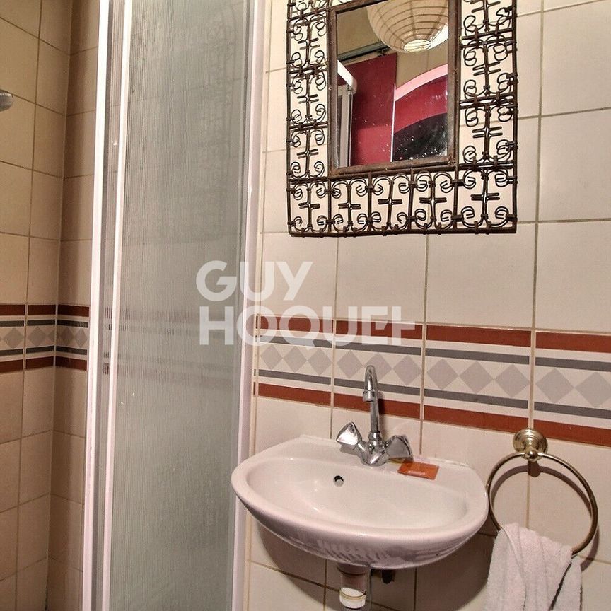 Chaville rive droite, chambre de service. - Photo 1