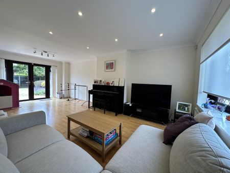 4 bedroom detached house to rent - Photo 4