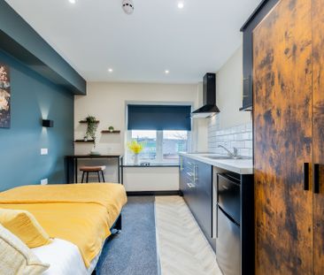 Crown House, Nuneaton, CV11 4BX - Photo 2