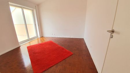 * RESERVADO *Apartamento T2 Remodelado com Anexo e 2 Terraços - Odivelas - Photo 4