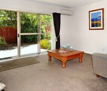 Gorgeous 2 bedroom unit, Freshly painted throughout - Photo 1