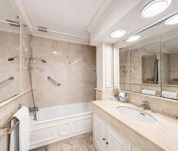 Location Appartement 1 pièce Meublé 43m² CANNES 06400 - Photo 1