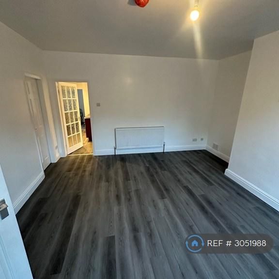 3 bedroom end of terrace house to rent - Photo 1