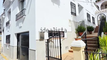 Alquiler de chalet adosado en Calle San Antonio - Photo 2