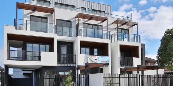 TWO BEDROOM GEM IN THE HEART OF SHOPS, CAFES & MORE! - Photo 3