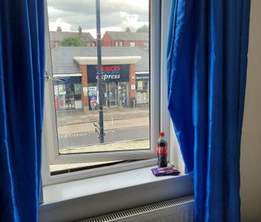 1 bedroom in a house share to rent - Photo 2