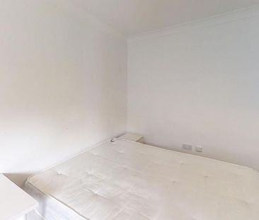 4 bedroom semi-detached house to rent - Photo 6