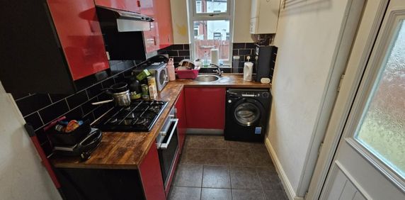 2 bed Terraced - To Let - Photo 2