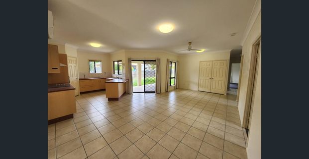 Riverside Bliss: 4-Bedroom Home in Douglas - Photo 1