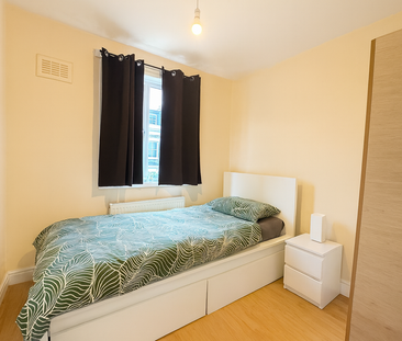 5 bedroom end of terrace house to rent - Photo 4