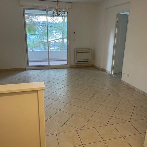 Location Appartement 4 pièces 81m² DRAGUIGNAN 83300 - Photo 1