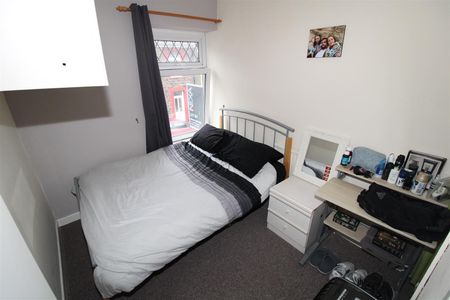 House - Terraced For Rent Queen Street, Pontypridd - Photo 4