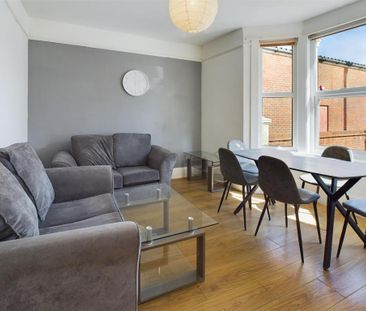 6 bedroom end of terrace house to rent - Photo 1