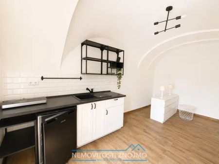 Pronájem bytu 1+kk v centru Znojma s parkovacím místem - Photo 3
