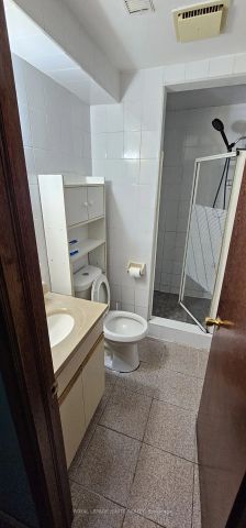 Detached Home For Lease | E9238056 - Photo 4