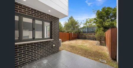 Three-Bedroom Townhouse in a Quiet Location - Photo 5