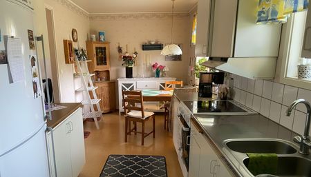 Storå – Trivsamt gavelradhus med uteplats och grönskande omgivning - Foto 5