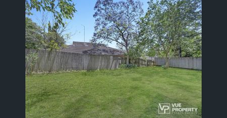 Expansive family residence only 900m to Epping Station and shops - Photo 2