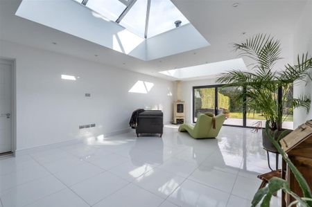 4 bedroom detached house to rent - Photo 4