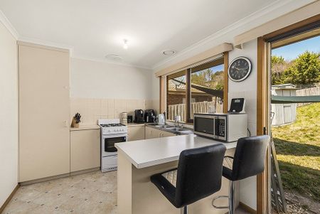 Family Home in the Heart of Sunbury With a Large Backyard - Photo 3