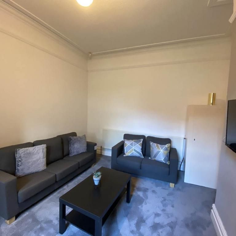 1 bedroom in a house share to rent - Photo 1