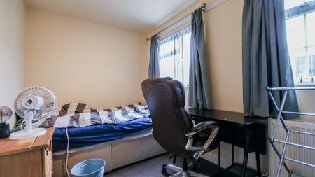 15 Tealby Grove - Photo 4