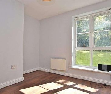 Knaphill, Surrey, GU21 - Photo 6