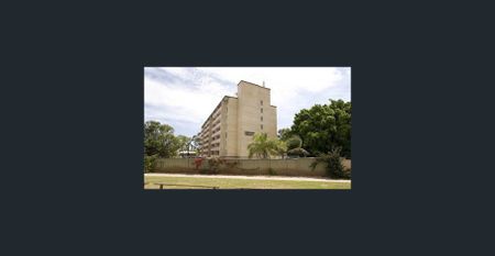Tranquil Poolside Retreat - Photo 4