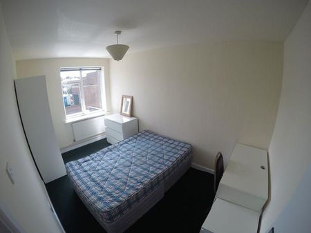 4 bedroom apartment to rent - Photo 2