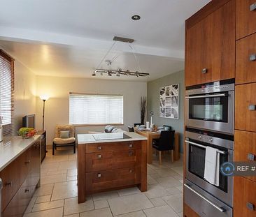 1 bedroom in a house share to rent - Photo 2