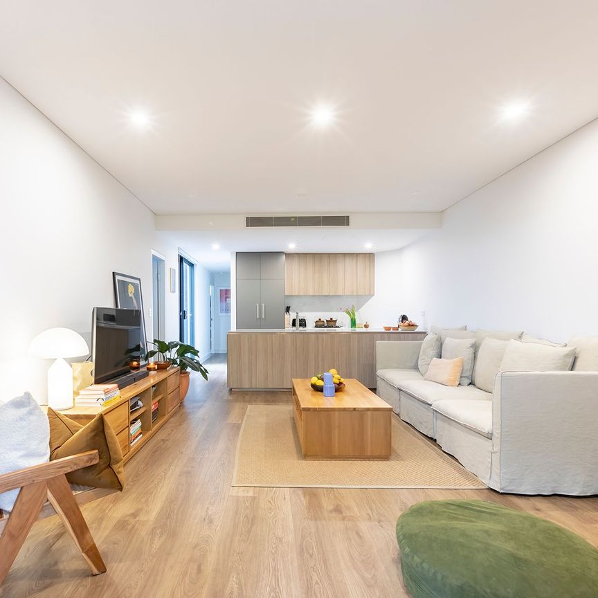 Modern Two Bedroom Apartment in Prime Location - Photo 1