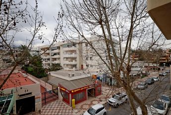 Encantador Piso Reformado en La Carihuela en urbanización con Piscina y Tenis en primera l – tor507ts1
