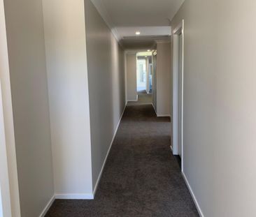 Quiet Location 4 Bedroom Duplex - Photo 4