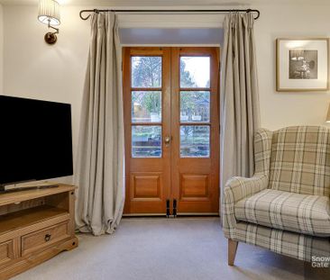 4 bedroom terraced house to rent - Photo 1