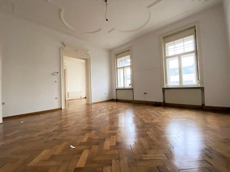 Provisionsfrei – Exklusive, wunderschöne 5-Zimmer-Altbauwohnung mit KFZ-Garage und 2 Balkonen in absoluter Bestlage in St. Leonhard - Photo 2