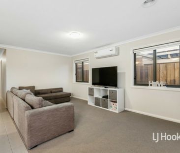 35 Toolern Waters Drive, Weir Views VIC, Belconnen - Photo 4