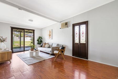 LOCATION, LOCATION, LOCATION! - Photo 3